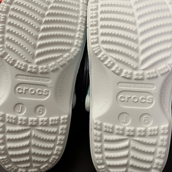 Disney Crocs Clogs Mirabel Juniors 6 Women’s 8 - Picture 5 of 12